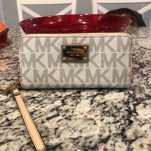 Micheal Kors wallet